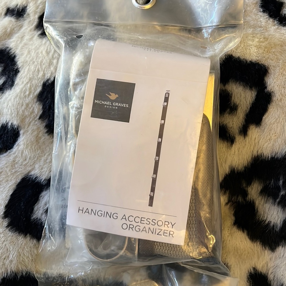 NIB hanging accessory organizer